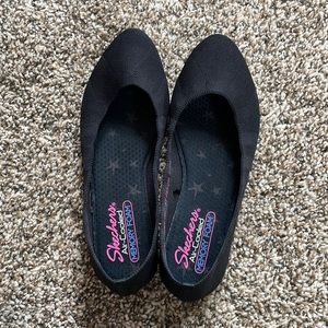 Sketchers fashion knit shoes with air cooled memory foam-black flats